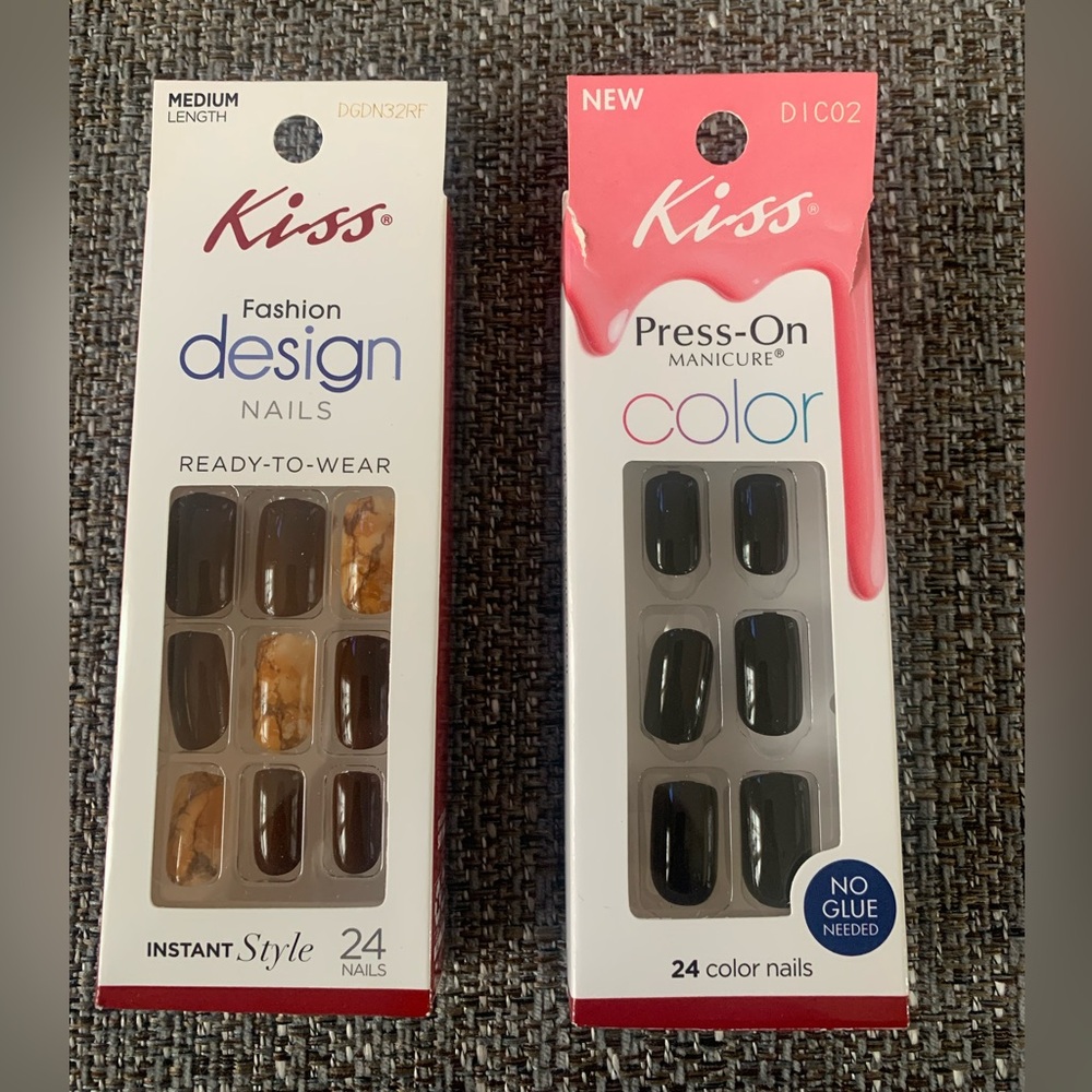✨HP✨ Kiss press and glue on nails 2pc set
